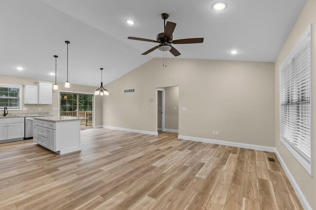 Building Photo - Charming 3 Bedroom, 2 Bathroom Home in Jac...