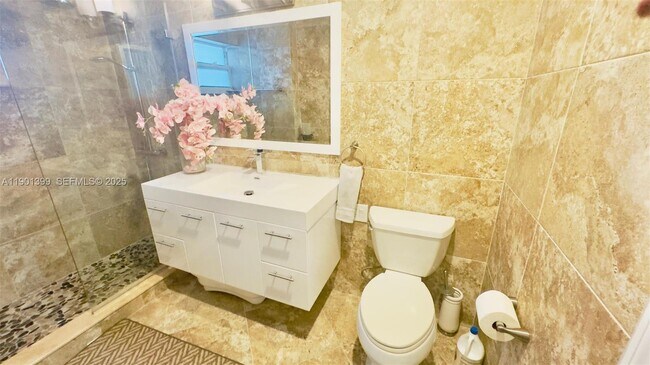 Building Photo - 329 SE 3rd St