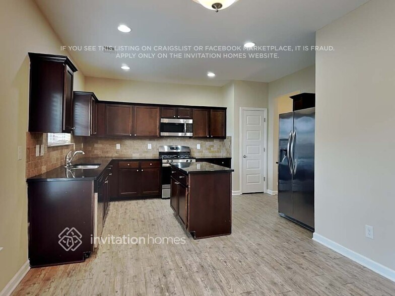 Building Photo - 605 Emporia Loop