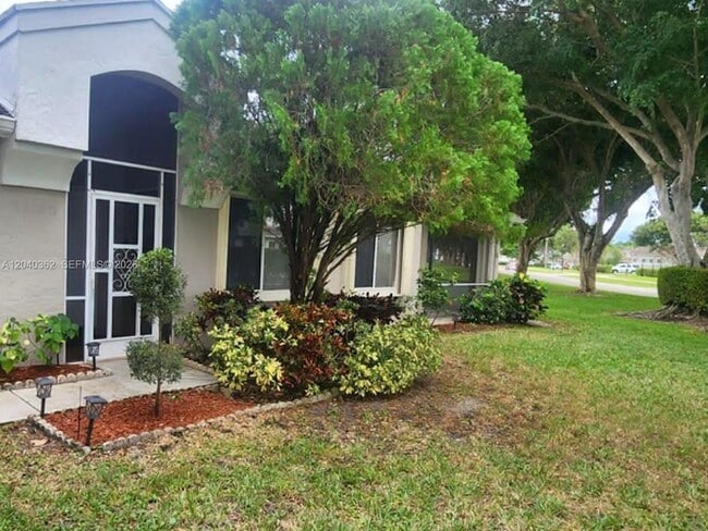 Building Photo - 9238 Vineland Ct