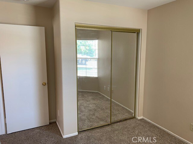 Building Photo - 4450 Rainbow View Way