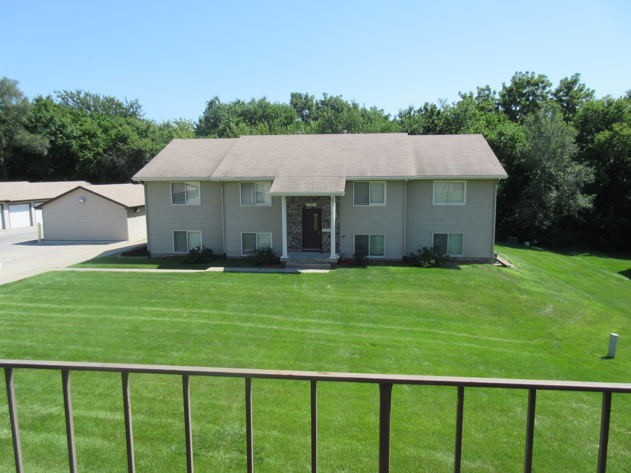 Building Photo - 1527 Grandview Ave