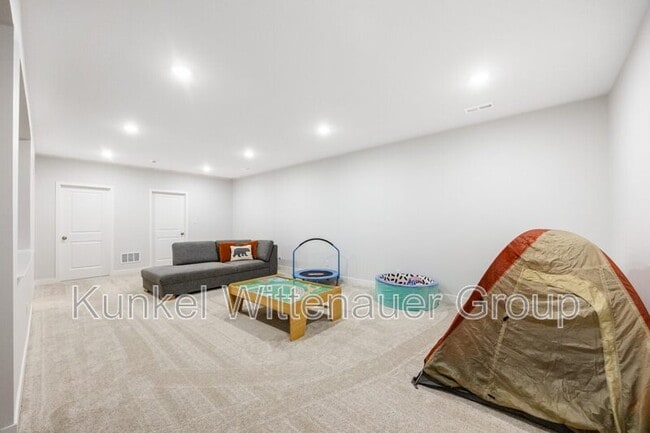 Building Photo - 2624 Beacon Point Ct