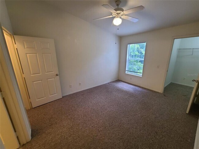 Building Photo - 5903 Willow Ridge Dr