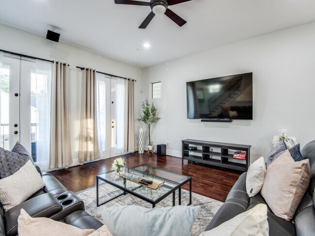 Building Photo - 1509 Holly St