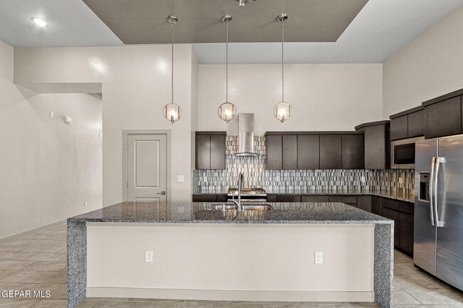 Building Photo - 12365 Desert Dove Ave