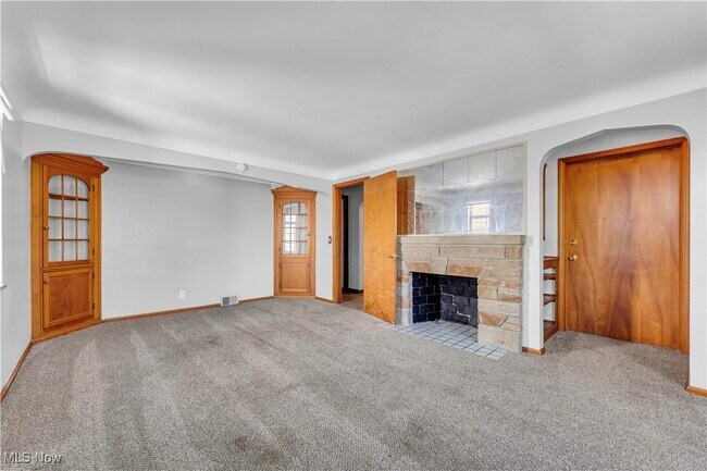 Building Photo - 19500 Lakeshore Blvd