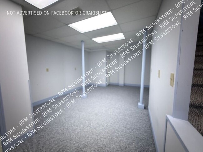 Building Photo - 869 Timberline Dr
