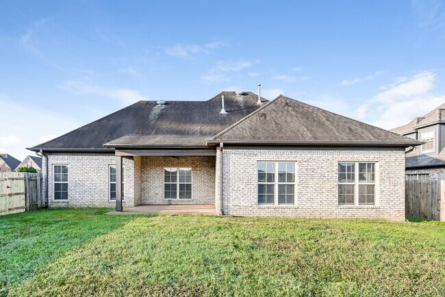 Building Photo - 1302 Heritage Dr S