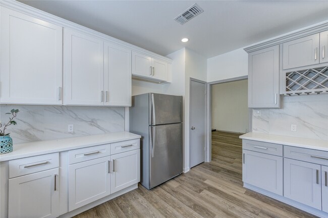 Building Photo - 7109 Kari Ln