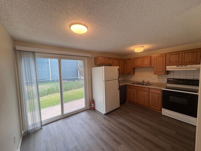 Building Photo - 3550 Butternut Dr