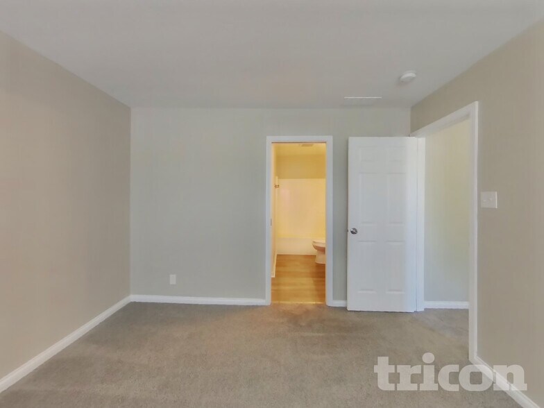 Building Photo - 8599 Captain Dr