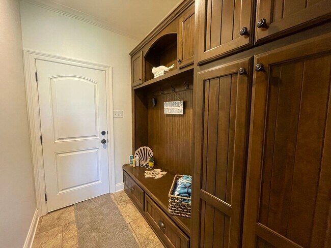 Building Photo - Must See! Welcoming Home In Turtle Creek S...