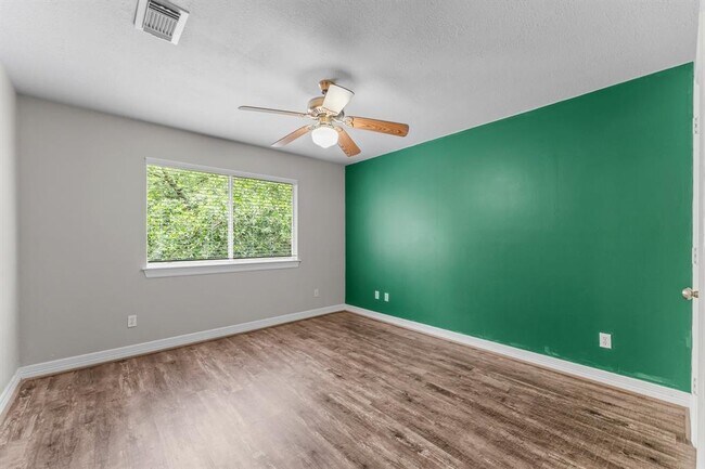Building Photo - 9520 Chasewood Blvd