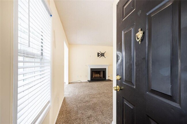 Building Photo - 910 Augusta Dr