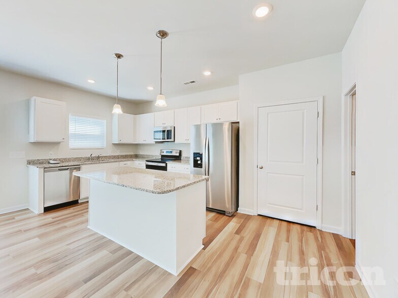 Building Photo - 3718 Streamside Dr