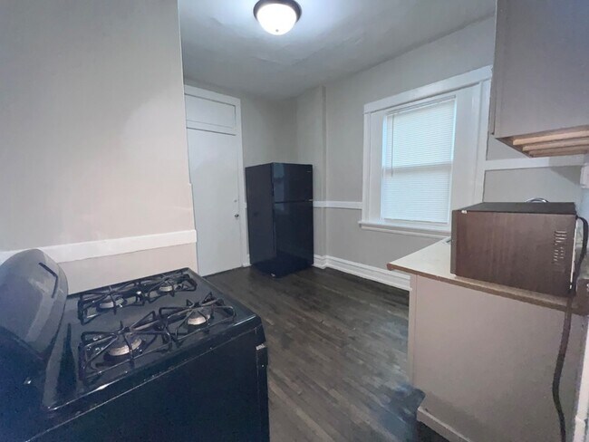 Building Photo - 2707 E 78th St