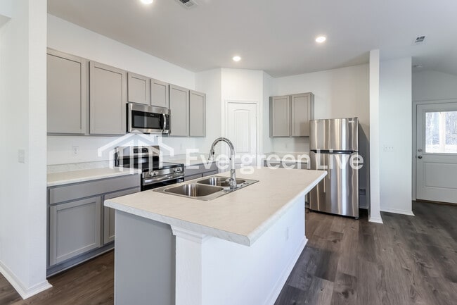 Building Photo - 240 Sarah Alyse Ln