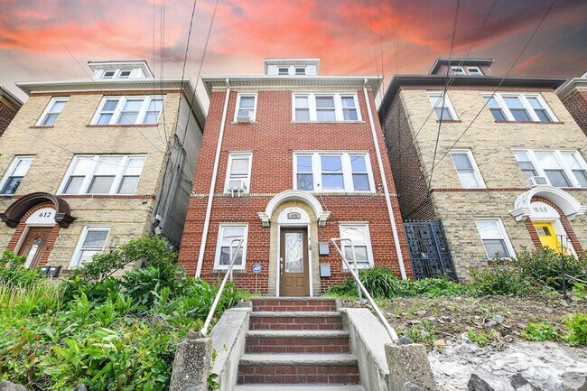 Building Photo - 610 Columbia Ave