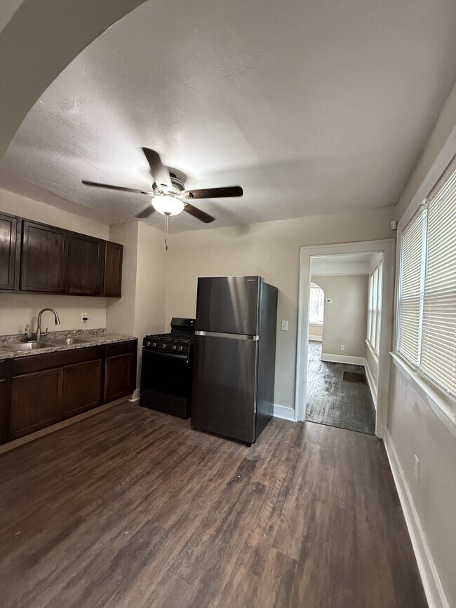 Building Photo - 5741 Lakewood St