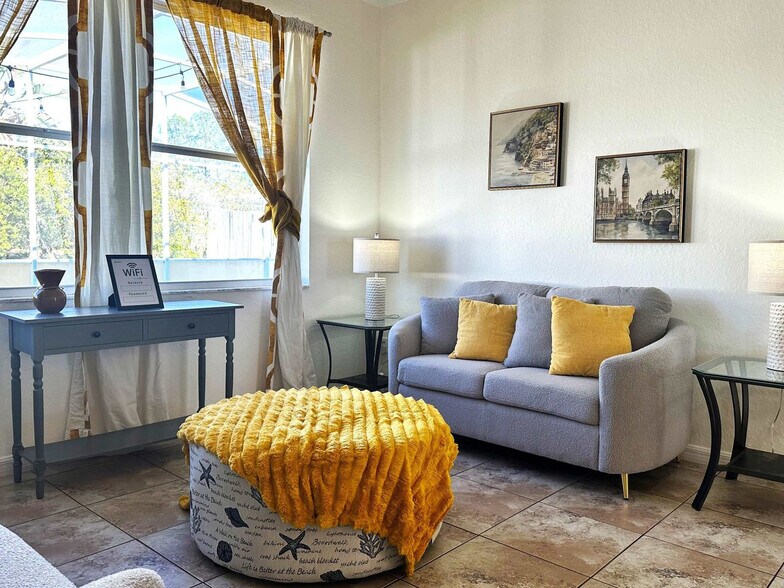 Building Photo - 930 Oxford Dr