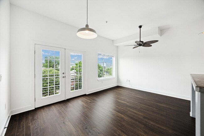 Building Photo - 1011 Studemont St