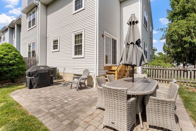 Building Photo - 3 Bd / 2.5 Bth Council Rock Townhome