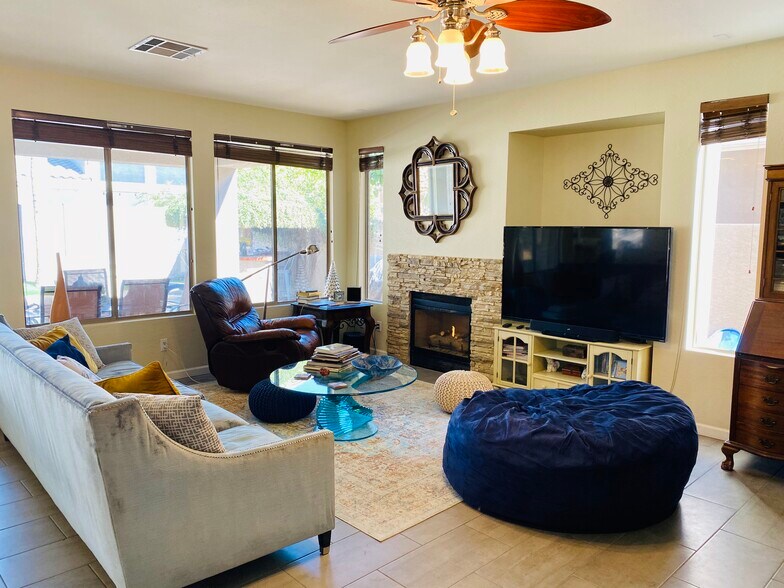Building Photo - 6804 W Lone Cactus Dr