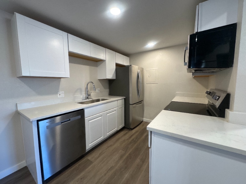 Building Photo - 2929 W Floyd Ave