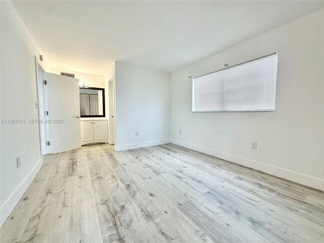 Building Photo - 19751 SW 114th Ave