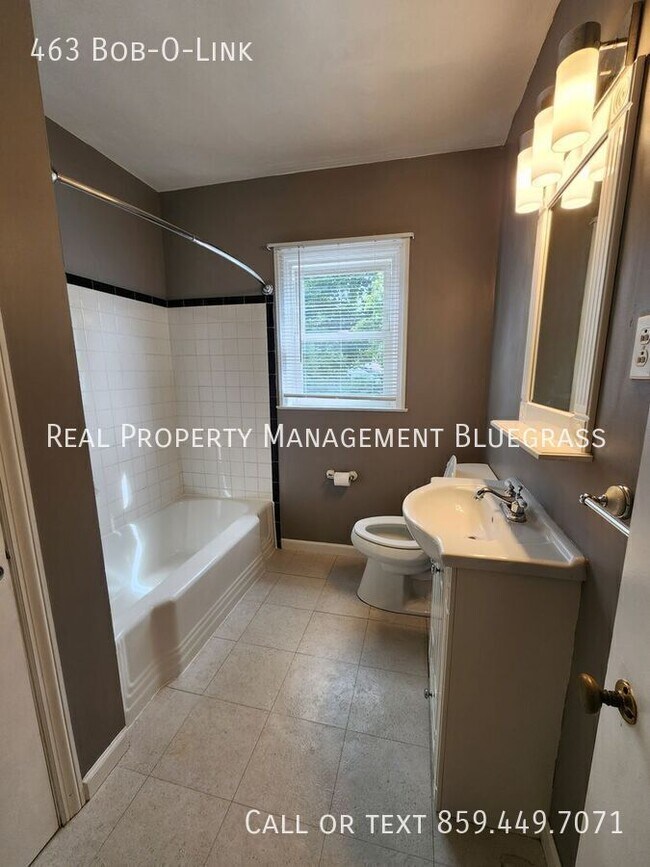 Building Photo - 463 Bob-O-Link-