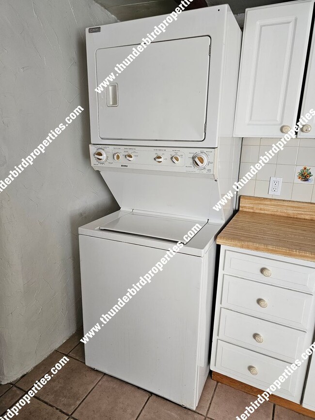 Building Photo - 325 San Andres Ave NW