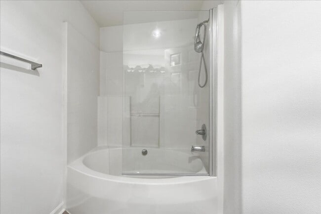 Building Photo - 760 NW 185th Ave