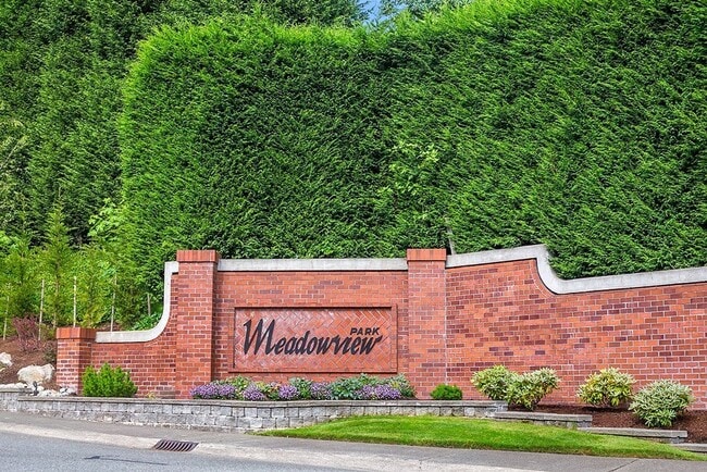 Building Photo - 4bd/2.5ba Newcastle Home