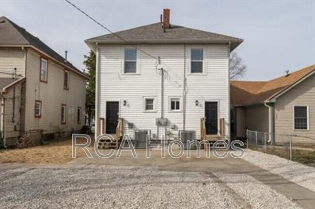Building Photo - 2425 N Kenwood Ave