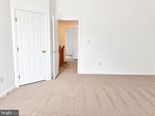 Building Photo - 8720 Thornbrook Dr