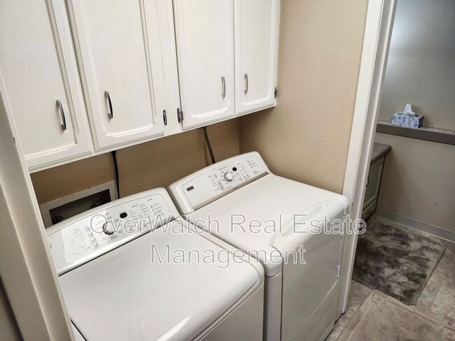 Building Photo - 3890 Caravelle Dr