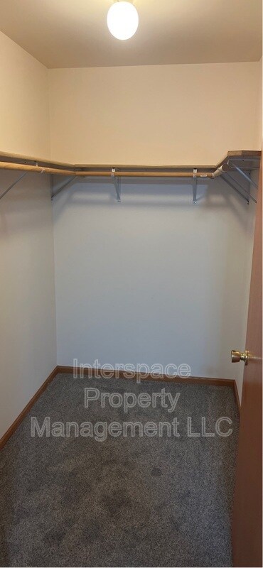 Building Photo - 1345 Rock Run Dr