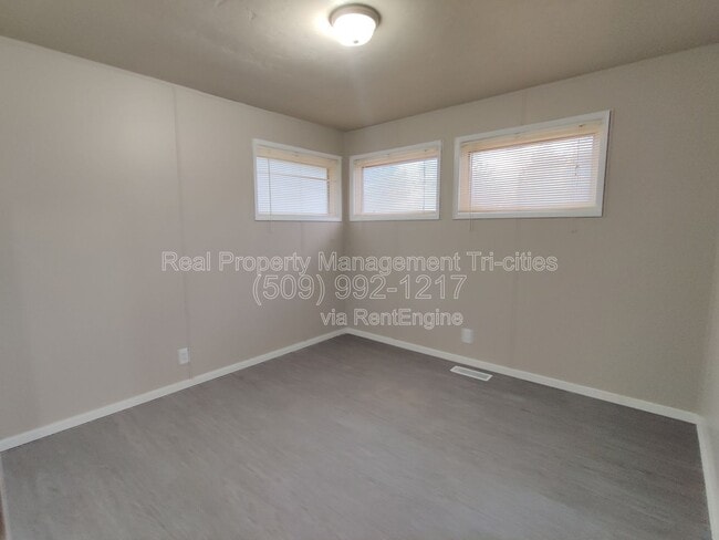 Building Photo - 7528 W Umatilla Ave