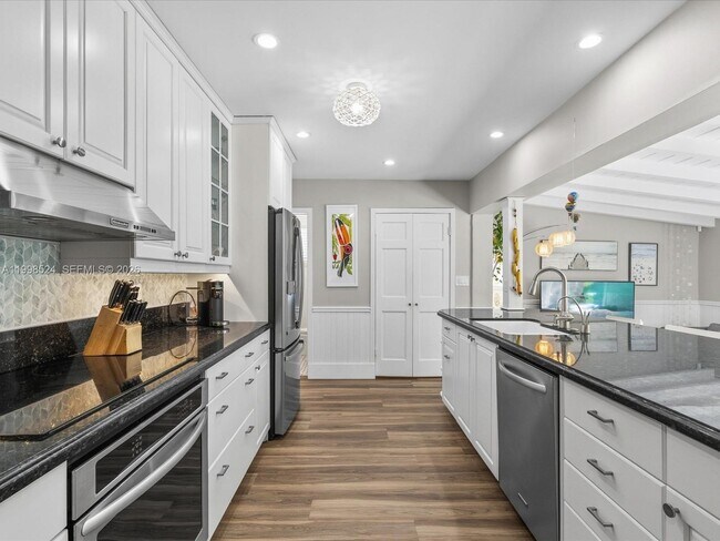 Building Photo - 2648 NE 26th Ave