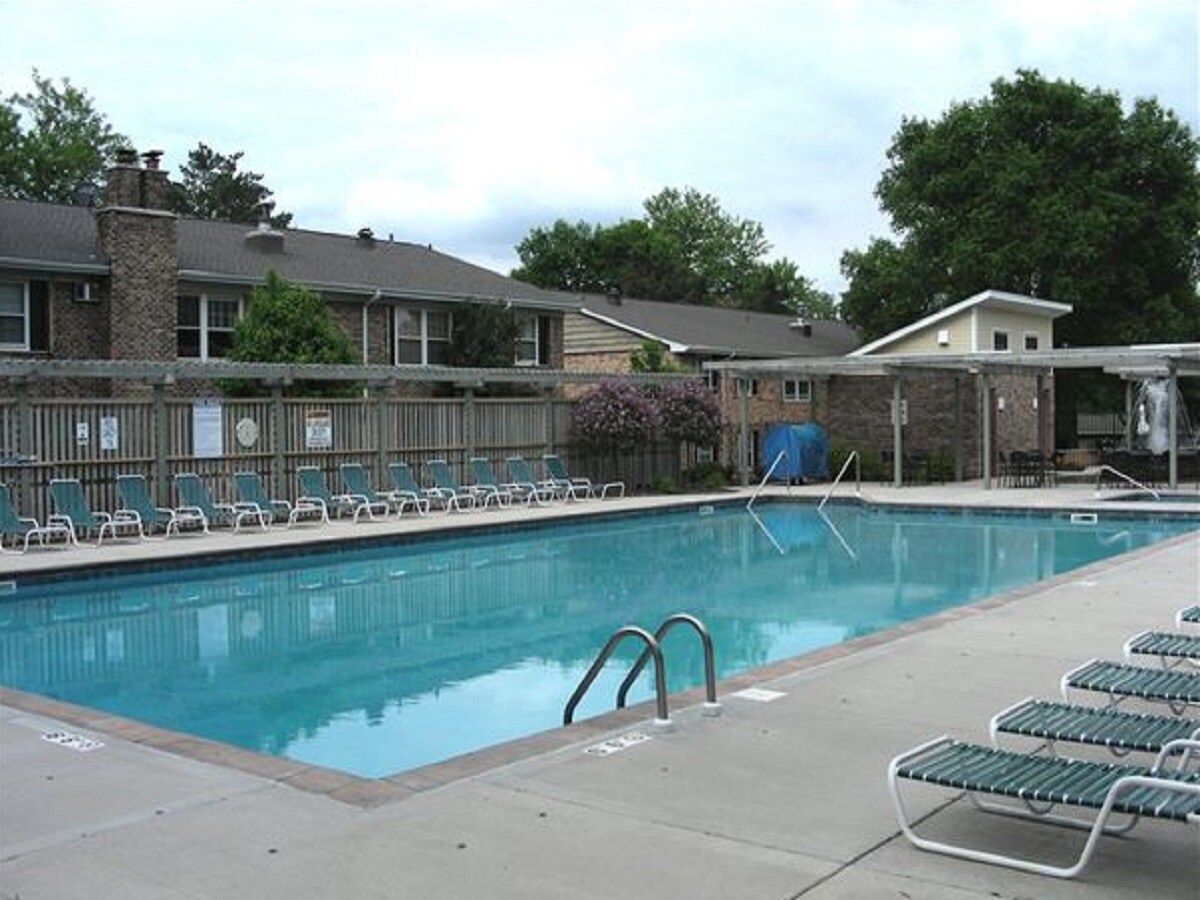 Building Photo - 821 Smetana Rd