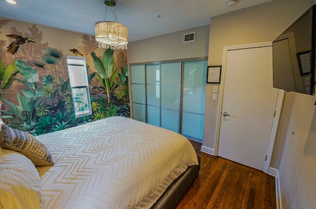 Building Photo - 200 NE 16th Ave