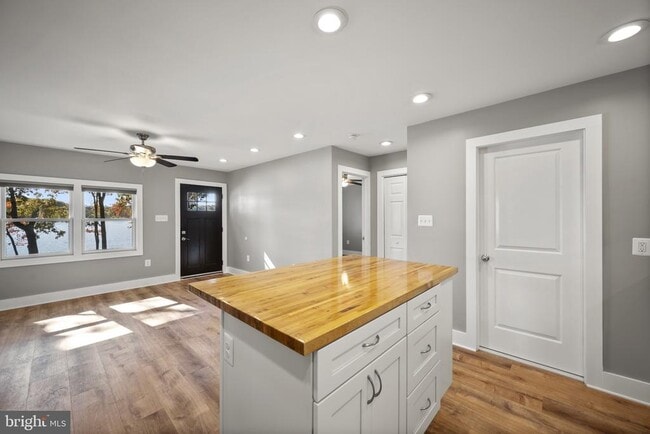 Building Photo - 11003 Bowerman Rd