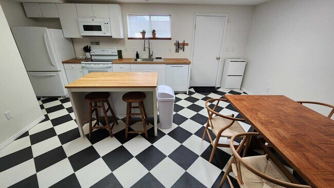 Building Photo - 1430 E 900 S