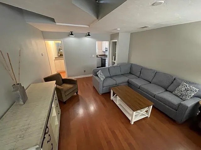 Building Photo - 815 W Pensacola St