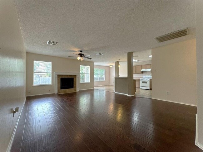 Building Photo - 1407 Ashley Dr