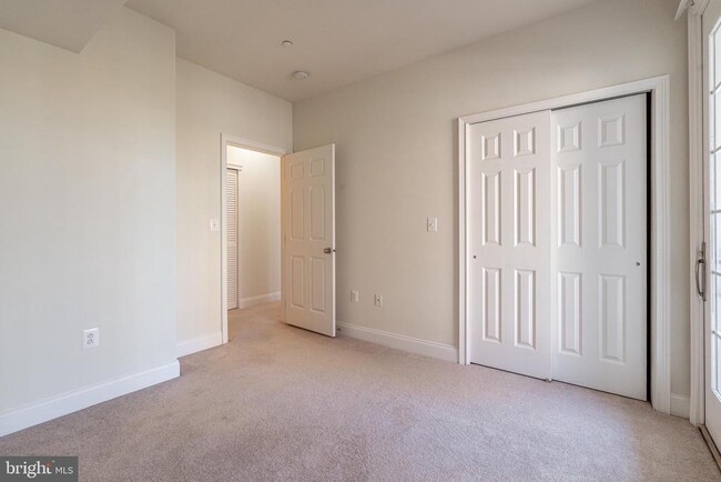 Building Photo - 705 Captains Way