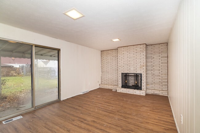 Building Photo - 18716 Restor Ave