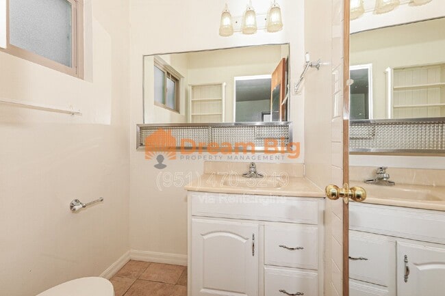 Building Photo - 5971 Sunland Pl
