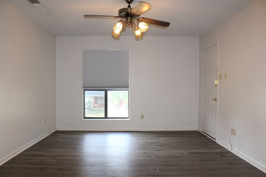 Building Photo - 163 Ben Hogan Dr